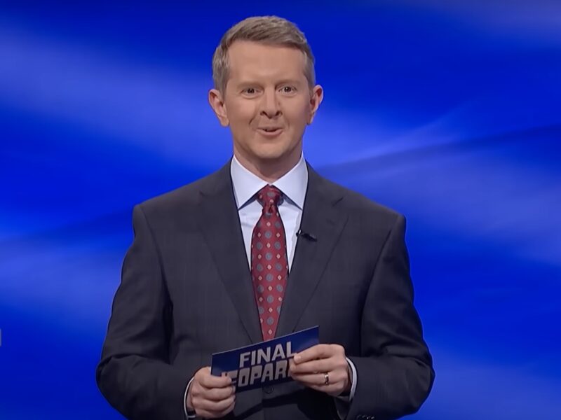 screenshot of Ken Jennings during Final Jeopardy smiling while talking about an answer