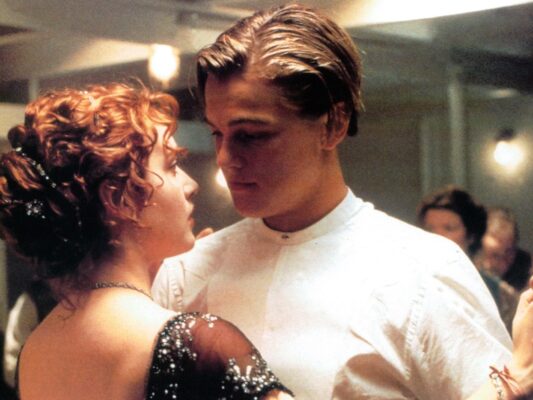 Scene from 'Titanic' (1997) of Kate Winslet (L) and Leonardo DiCaprio slow dancing