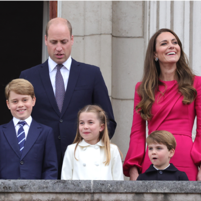 (L-R): Prince George, Prince William, Princess Charlotte, Prince Louis, Kate Middleton smiling off balcony